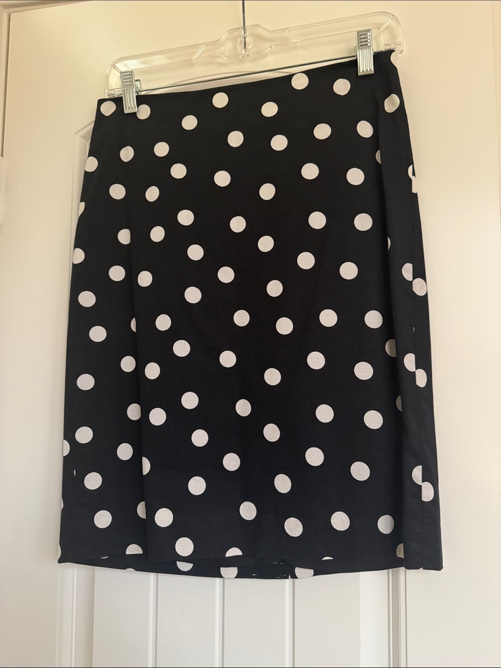 NWOT Ann Taylor Black and Cream Polka Dot Midi Skirt Size 4P